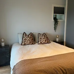 Fin Med Parkering! Apartment